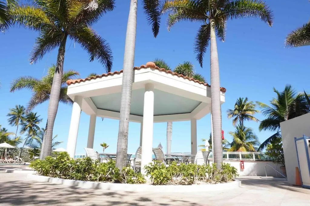 Ocean Breeze Studio With Lagoon View - 4 Guests San Juan