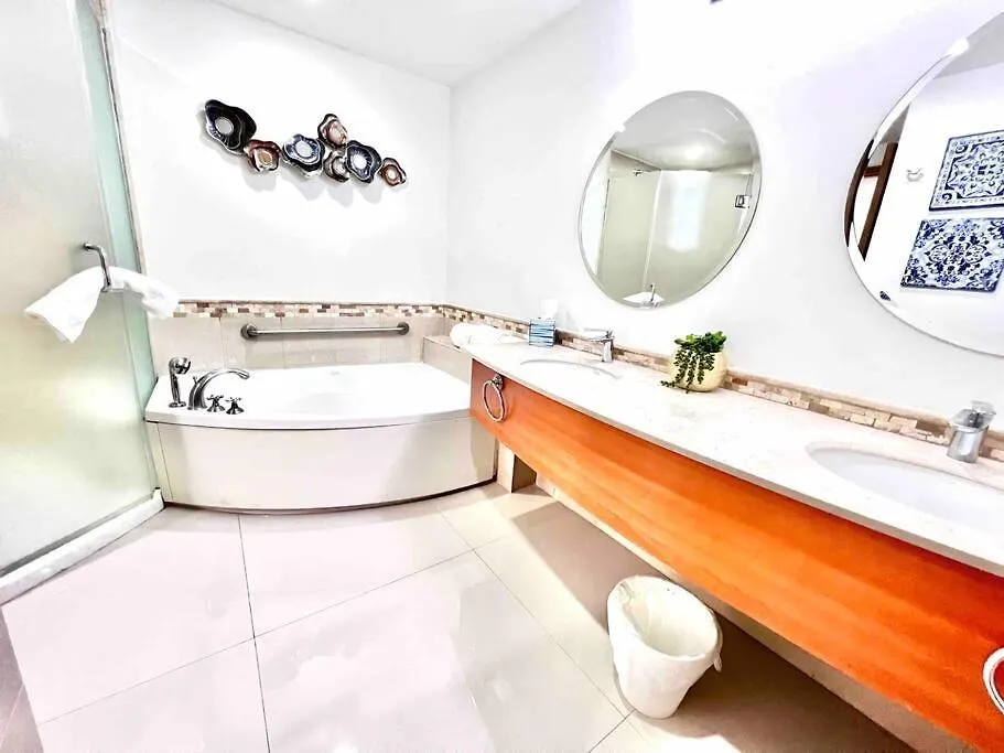 Ocean Breeze Studio With Lagoon View - 4 Guests San Juan